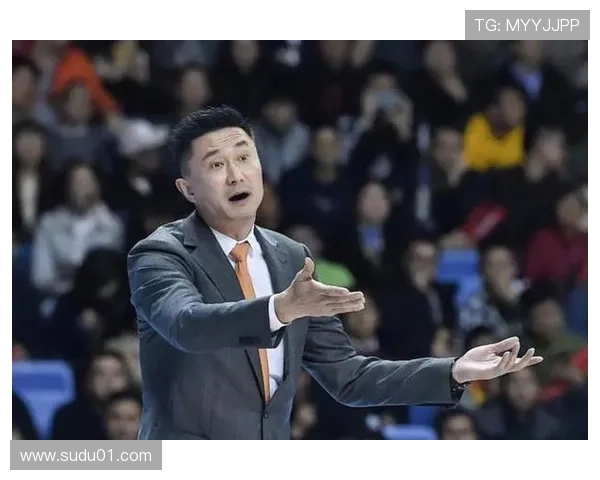 广东球迷问杜锋陈家政何时登场 广东球迷问杜锋陈家政何时登场